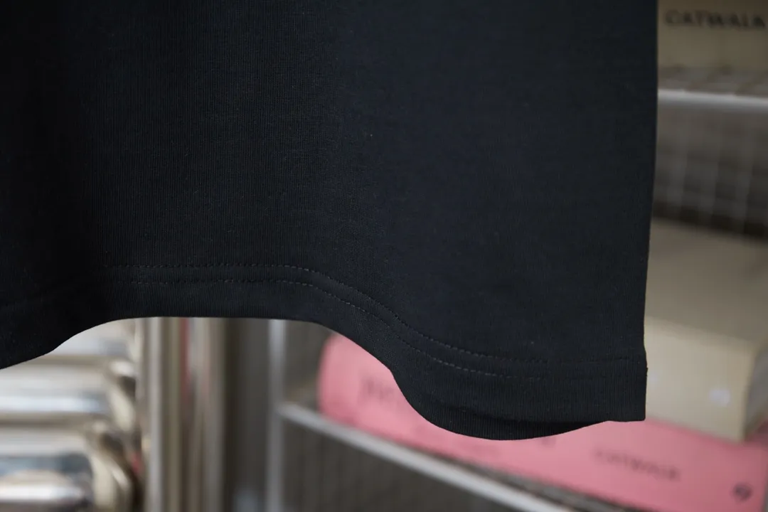 🅿️200 Ch*ome Hearte 25SS Early Spring New Style Embroidered Crow Heart Hardware Short Sleeves Light Luxury Essential Item for Men and Women’s Daily Commuting Correct Version Welcome to Compare Detailed Features · 320g 100% pure cotton double yarn jersey fabric · Custom dyed in the same vat with special bold 32-count double-ply 1X1 thread · Imported Tajima machine hollow embroidery ➕ Tatami embroidered Croix heart letters ➕ Patch embroidered cross · Manual hand-stitched hardware accessories · Double-needle sewing and cross-stitching process · Original main mark, washed tag, branded moisture-proof paper packaging Color: black/white Size: S/M/L/XL